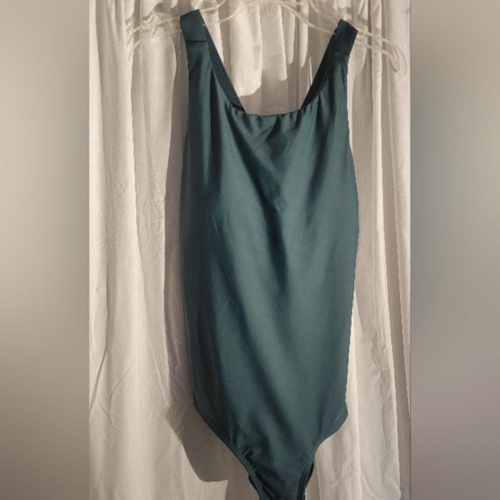 Eddie Bauer Women's Multi-Strap One-Piece with UV Protection Swimsuit, Green, L - Picture 9 of 9